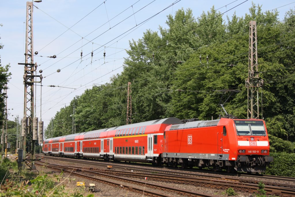 146 102 mit einem RE nach Bremen am 07.08.2010 in Eystrup