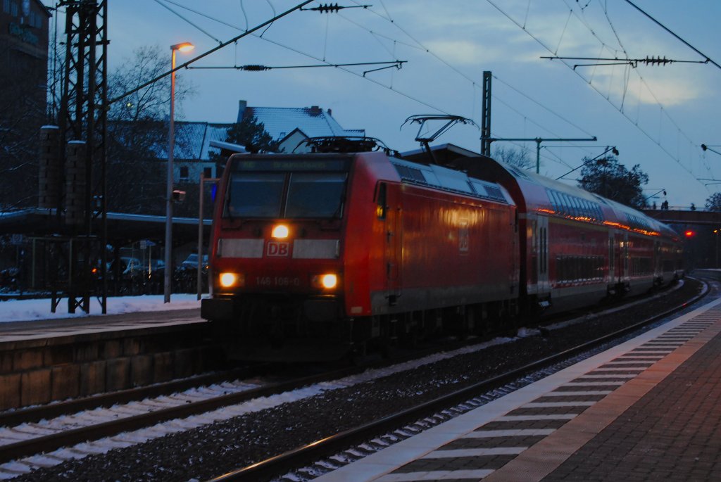 146 106-0 mit Regionalexpress im Bahnhof Peine am 13.12.2012