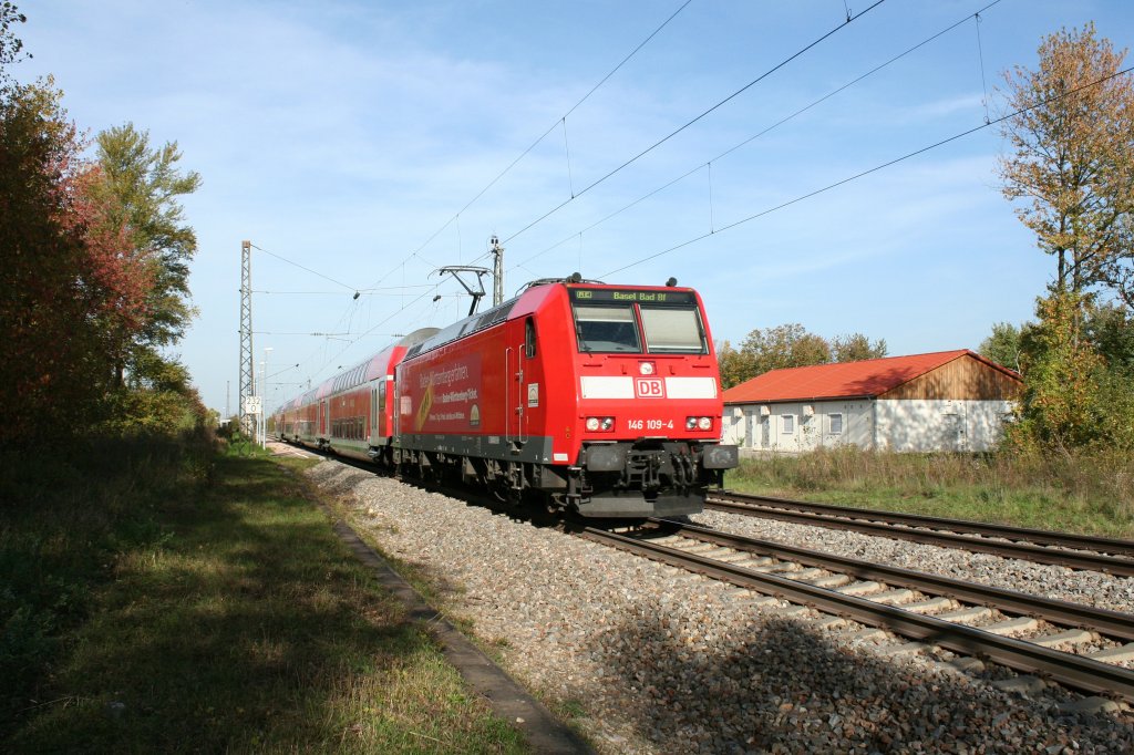 146 109-4 mit einem RE nach Basel Bad. Bf am 20.10.12 in Buggingen.