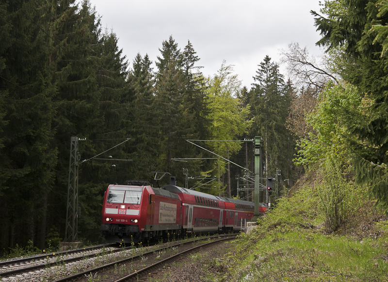 146 109-4 mit RE 4705 (Karlsruhe Hbf - Konstanz) am 22. Mai 2010 bei Kreisbach.