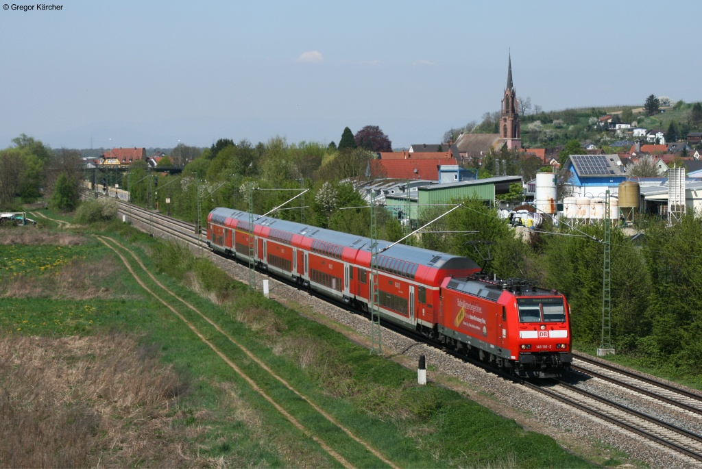146 110-2  Baden-Wrttemberg erfahren  mit dem RE 26517 Offenburg-Basel Bad Bf bei Teningen. Aufgenommen am 25.07.2013.