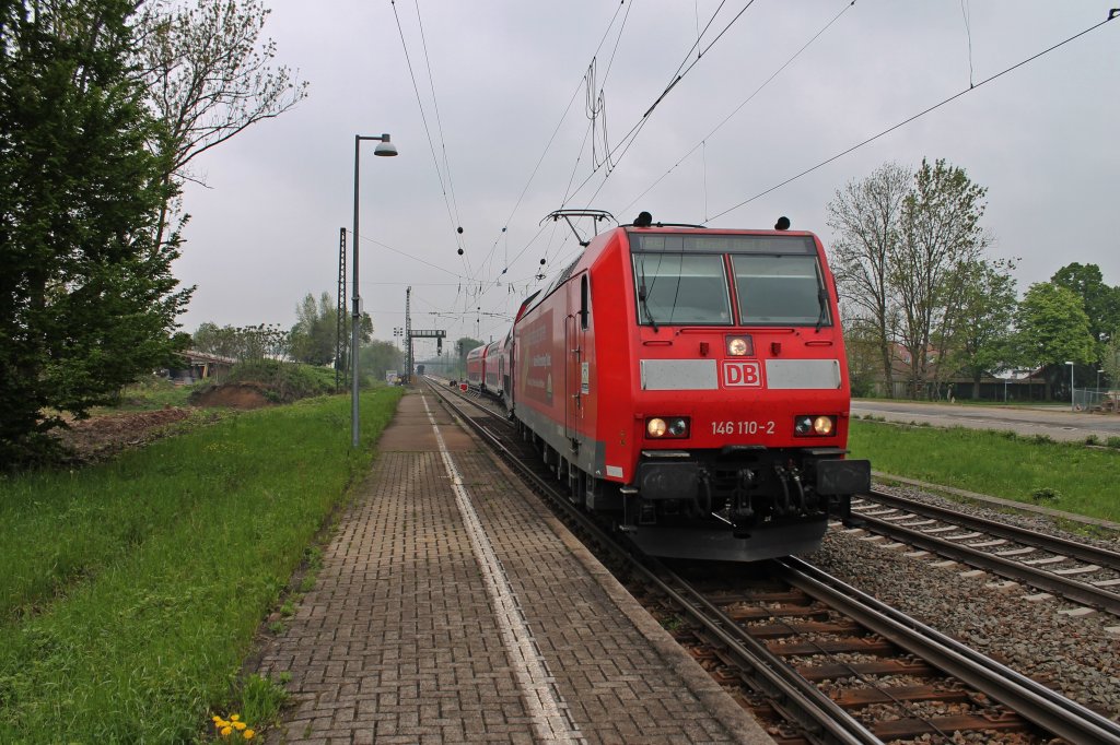 146 110-2  Mllheim (Baden)  bei der Ausfahrt aus der Gleisbaustelle und bei der Einfahrt in den Bahhof von Kenzingen am 02.05.2013.