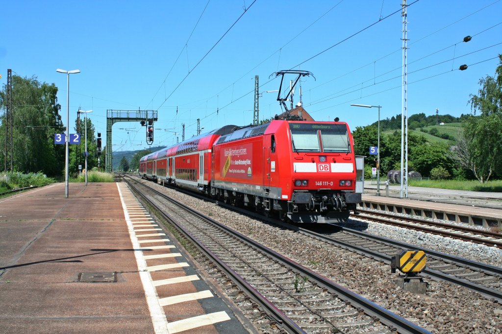 146 111-0 mit einem RE nach Offenburg am 16.06.13 bei der Ausfahrt aus Denzlingen.