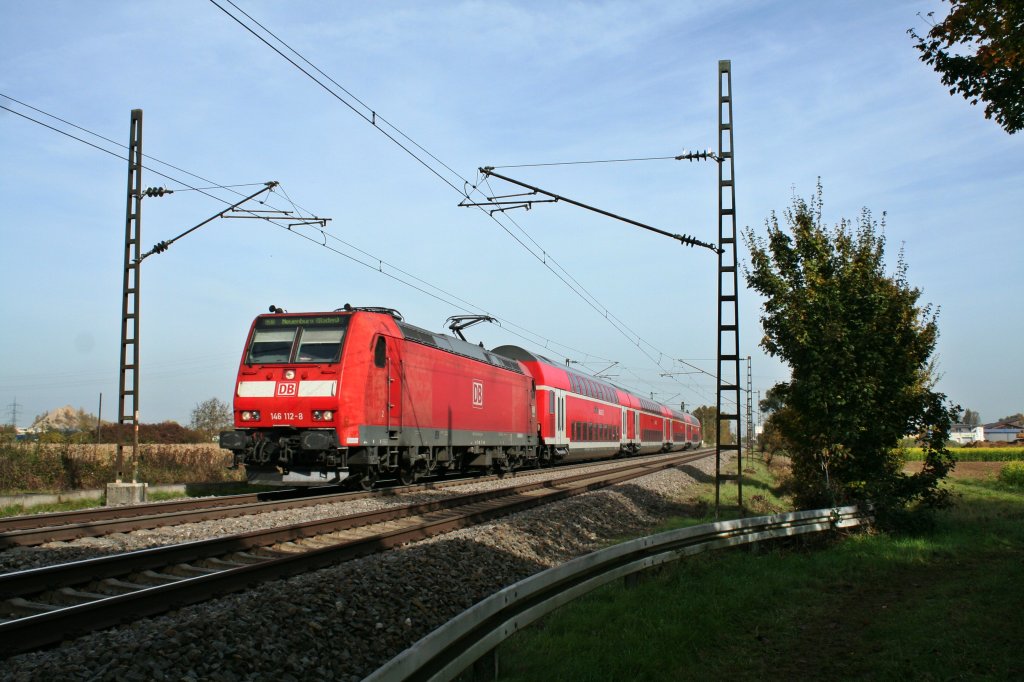146 112-8 mit einer RB nach Neuenburg (Baden) am 20.10.12 kurz nach dem Halt in Buggingen.