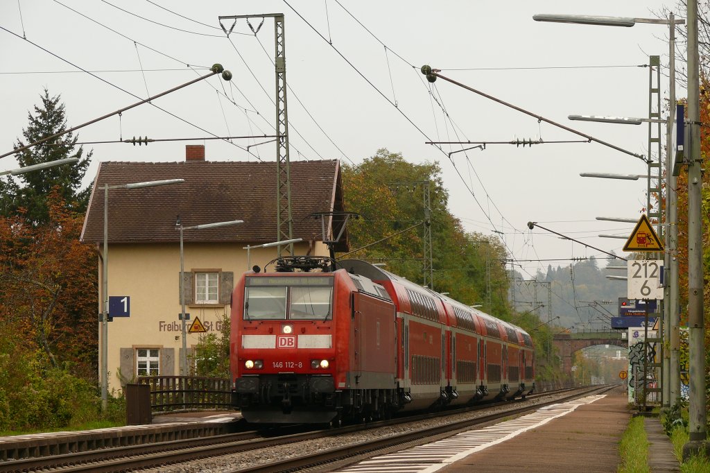 146 112 mit einer RB nach Neuenburg, hier beim Halt in Freiburg St.Georgen. 17.9.12