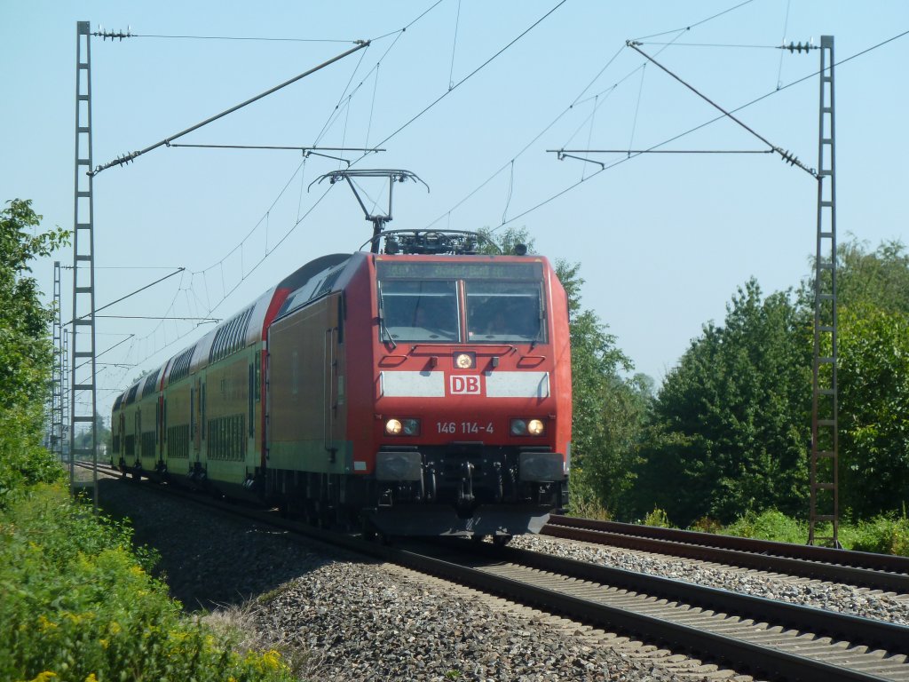 146 114-4 mit RE kurz vor Ringsheim. (26.07.2012)