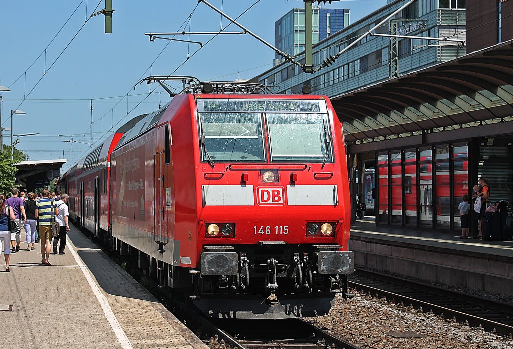 146 115 (-1)  Baden-Wrttemberg erfahren  mit dem RE 26517 von Offenburg nach Basel Bad Bf beim Zwischenhalt auf Gleis 4 des Freiburgers Hauptbahnhof. (12.05.2013)
