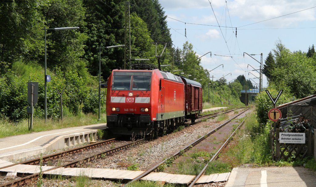 146 115-1 mit dem DbZ (?) 92800 (Seebrugg-Titisee) in Aha 23.6.12