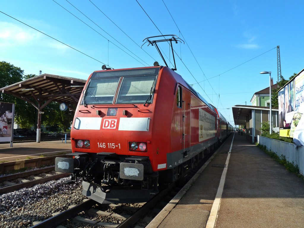146 115-1 mit einem RE nach Offenburg am 04.07.11 wrend dem Halt in Mllheim (Baden).
