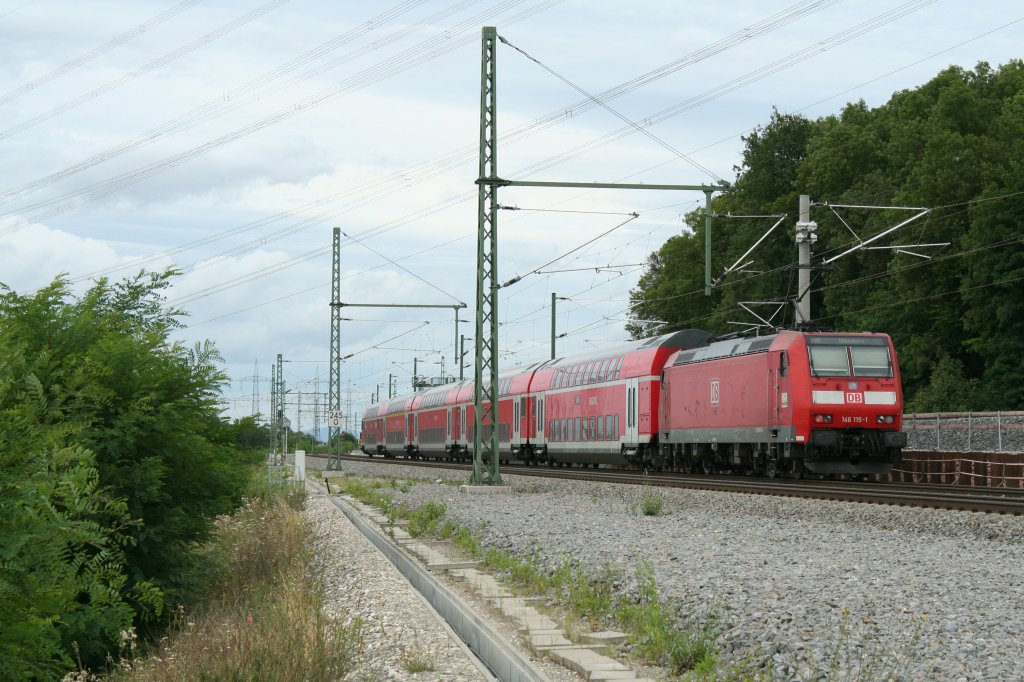 146 115-1 mit einem RE nach Offenburg am 19.07.12 sdlich von Schliengen.