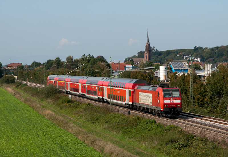 146 116-9 am 25. September 2011 mit dem RE 26519 (Offenburg - Basel Bad Bf) bei Teningen.
