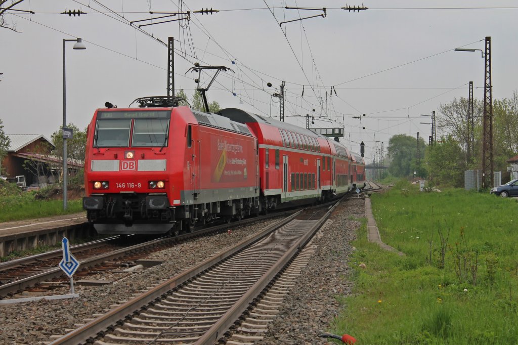 146 116-9  Baden-Wrttemberg erfahren  bei der Einfahrt am 02.05.2013 mit einem RE in Kenzingen.