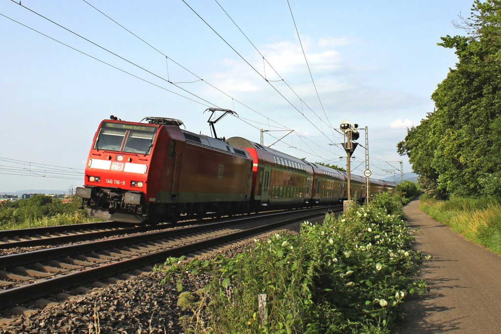 146 116-9 schleicht langsam mit einem verspteten RE von Offenburg nach Basel am 29.06.12 Richtung Leutersberg.