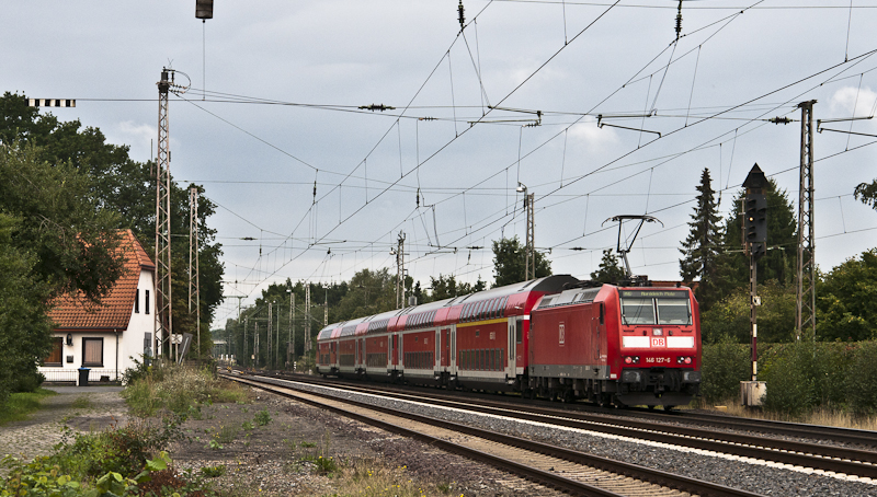 146 127-6 am 17. August 2010 mit RE 4410 (Hannover Hbf - Norddeich Mole) bei Langwedel.