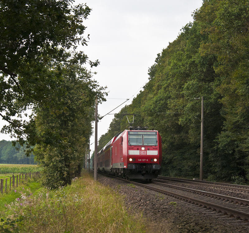 146 127-6 am 17. August 2010 mit RE 4427 (Norddeich Mole - Hannover Hbf) bei Hude.