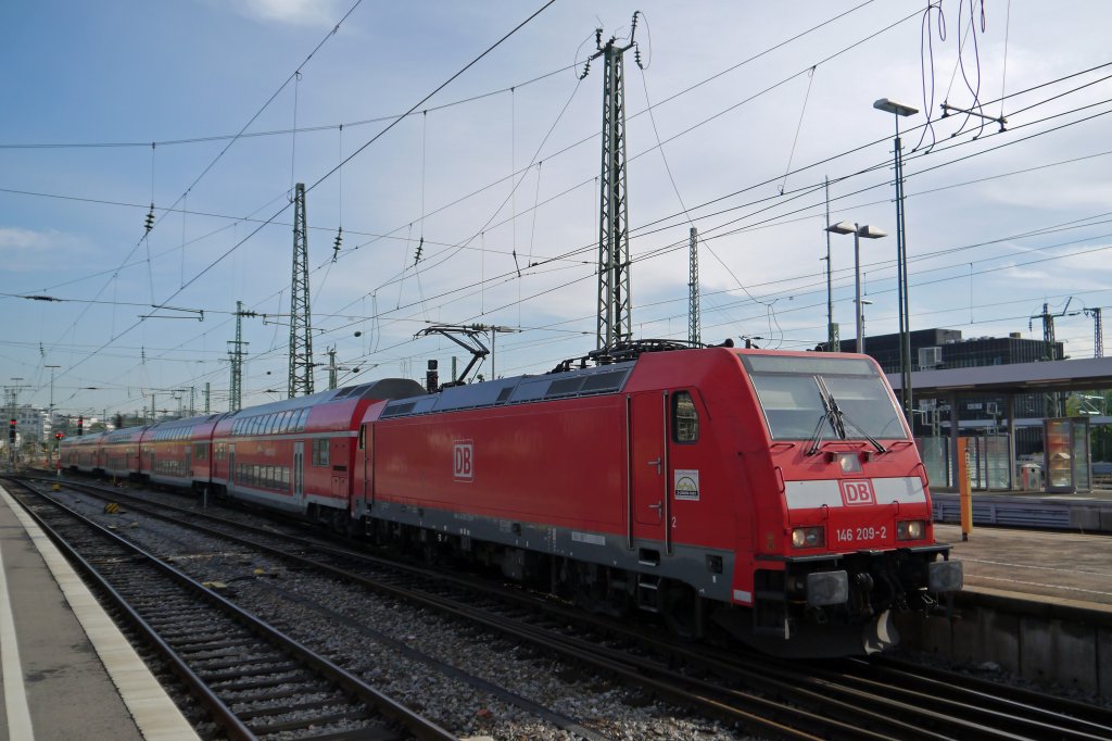 146 209-2 fhrt mit 5 Dostos in den Stuttgarter Hbf. (26.09.12)