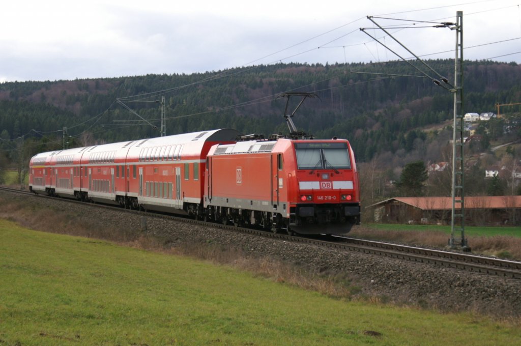 146 210-0 von Stuttgart Hbf nach Singen auf der Hhe von Mhringen aufgenommen am 28.11.09.
