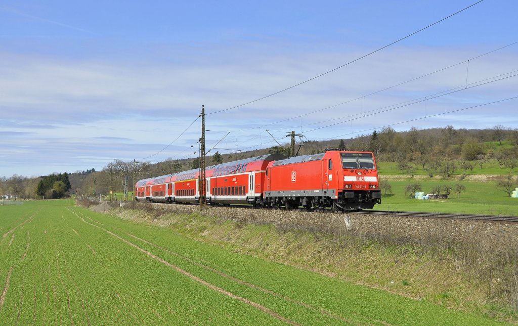 146 211 ist mit IRE 4227 Stuttgart HBF-Lindau HBF auf der Filsbahn unterwegs.Das Bild entstand bei Ebersbach/Fils am 14.4.2013.