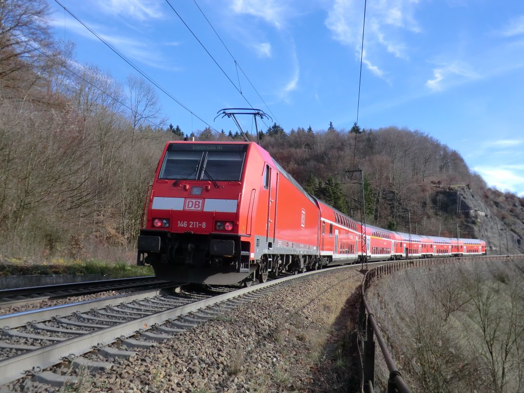 146-211 schiebt am 14.11.10 den RE 19221 Stuttgart - Donauwrth die Geislinger Steige hinauf Richtung Amstetten.
 