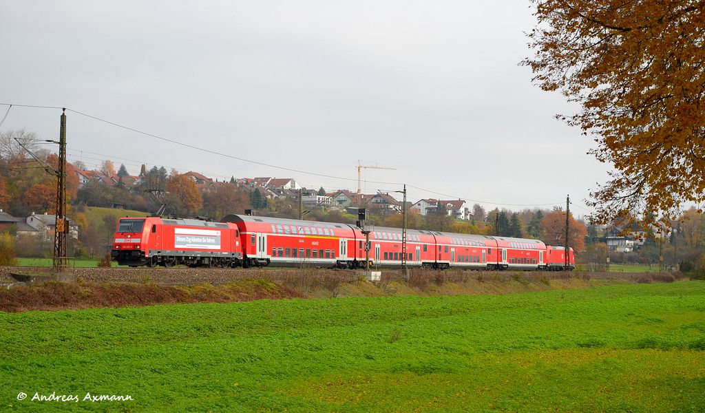 146 220 + 146 208 mit RE 19216 durch Ebersbach/Fils in Richtung Stuttgart/Mosbach-Neckarelz. (10.11.2011)