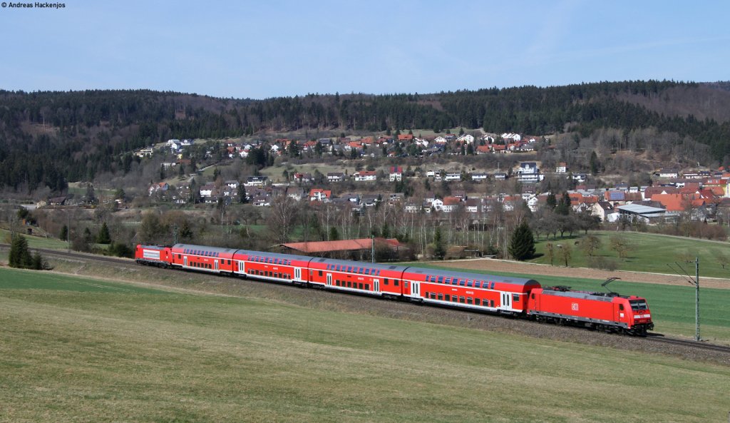 146 223-3  Diesen Zug knnten sie fahren  und 205-0 mit dem RE 19037 (Stuttgart Hbf-Singen(Htw) bei Mhringen 1.4.12