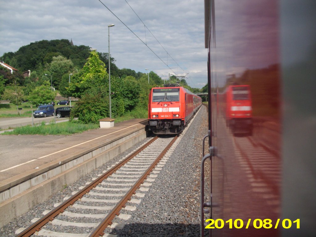 146 224 als RE von Aalen nach Stuttgart HBF am 1.8.2010 in Lorch.