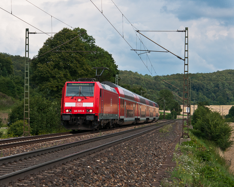 146 225-8 am 28. Juli 2011 mit dem RE 19236 (Ulm Hbf - Mosbach-Neckarelz) bei Amstetten.