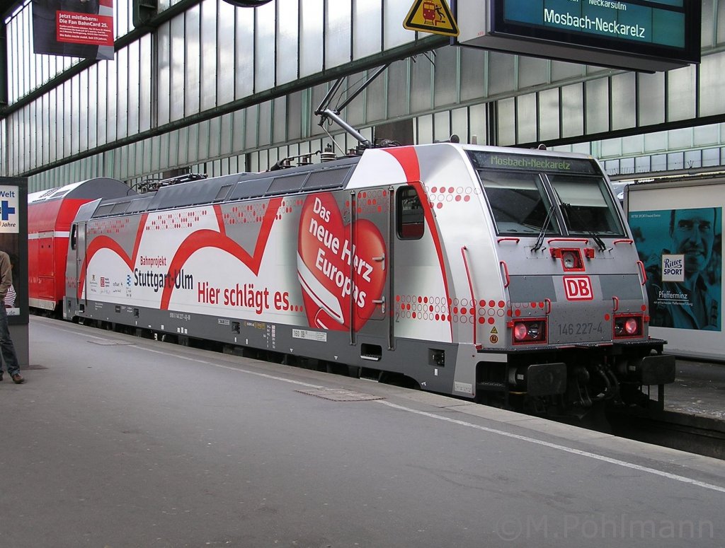 146 227-4 am 12.05.2010 im Stuttgarter Hauptbahnhof.
