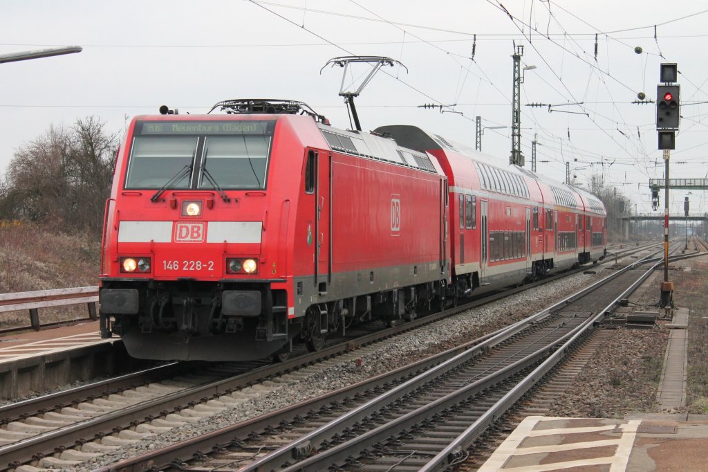 146 228-2 ca. 1 Stunde spter, jetzt mit einer RB nach Neuenburg (Baden), bei der Einfahrt in Orschweier. (16.03.2013)