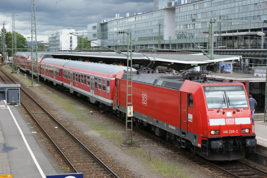 146 228-2  ST.Georgen  mit RB nach Neustadt (Schwarz) in Freiburg am 27.08.2011