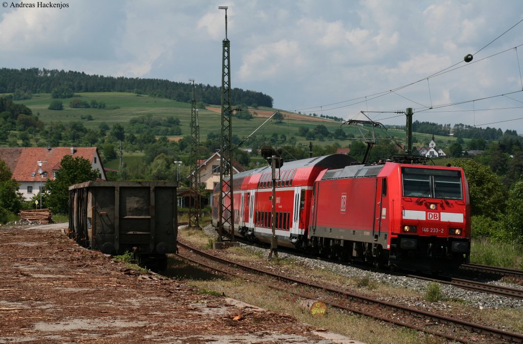 146 233-2  Donaueschingen  mit dem RE 4713 (Karlsruhe Hbf-Konstanz) bei Welschingen 29.5.10