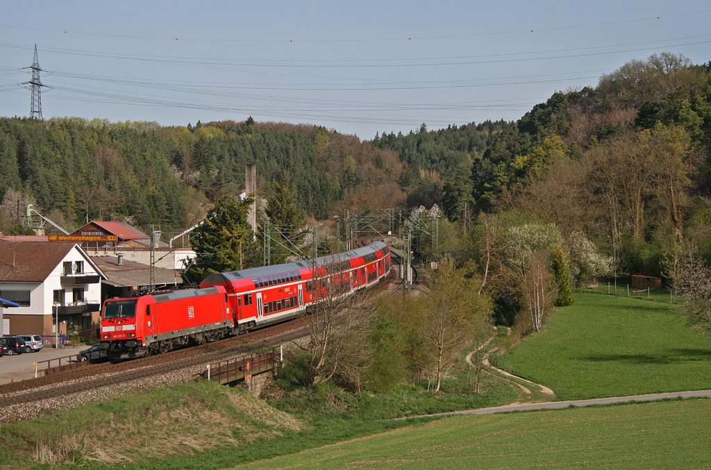 146 233-2 mit IRE 5309 Karlsruhe Hbf - Kreuzlingen/CH bei Engen. 11.04.11