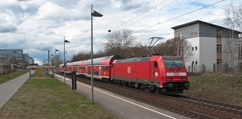 146 234-0 mit IRE 5188 (Konstanz - Karlsruhe Hbf)  am 27. M�rz 2010 in Konstanz-Wollmatingen.