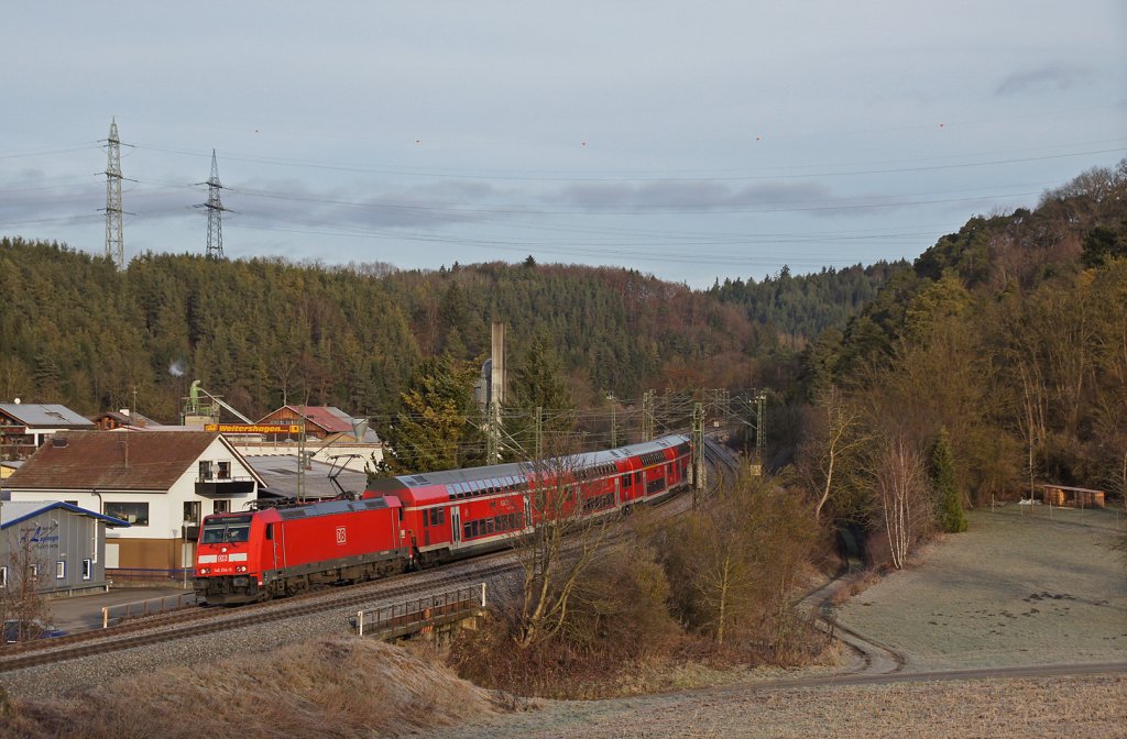 146 234-0 mit IRE 5309 Karlsruhe Hbf - Kreuzlingen/CH am letzten Tag des Jahres 2012 in Engen.