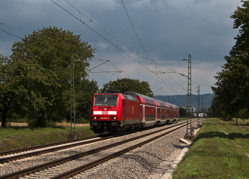 146 234-0 mit RE (Karlsruhe Hbf - Kreuzlingen) am 6. August 2010 bei Muggensturm.