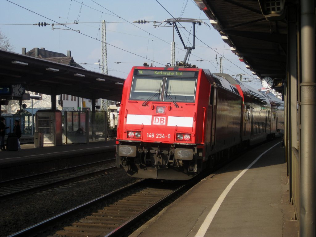 146-234-0 schob am 27.03.2011 den RE 16852 Offenburg - Karlsruhe Hbf. Er fhrt gerade den Bahnhof von Rastatt auf Gleis 4 aus.