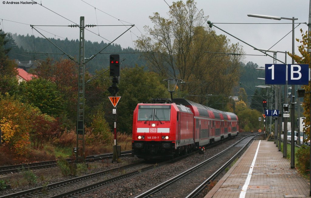 146 235-7 mit dem RE 5193 (Karlsruhe Hbf-Kreuzlingen) bei der Einfahrt St.Georgen (Schwarzw) 17.10.10