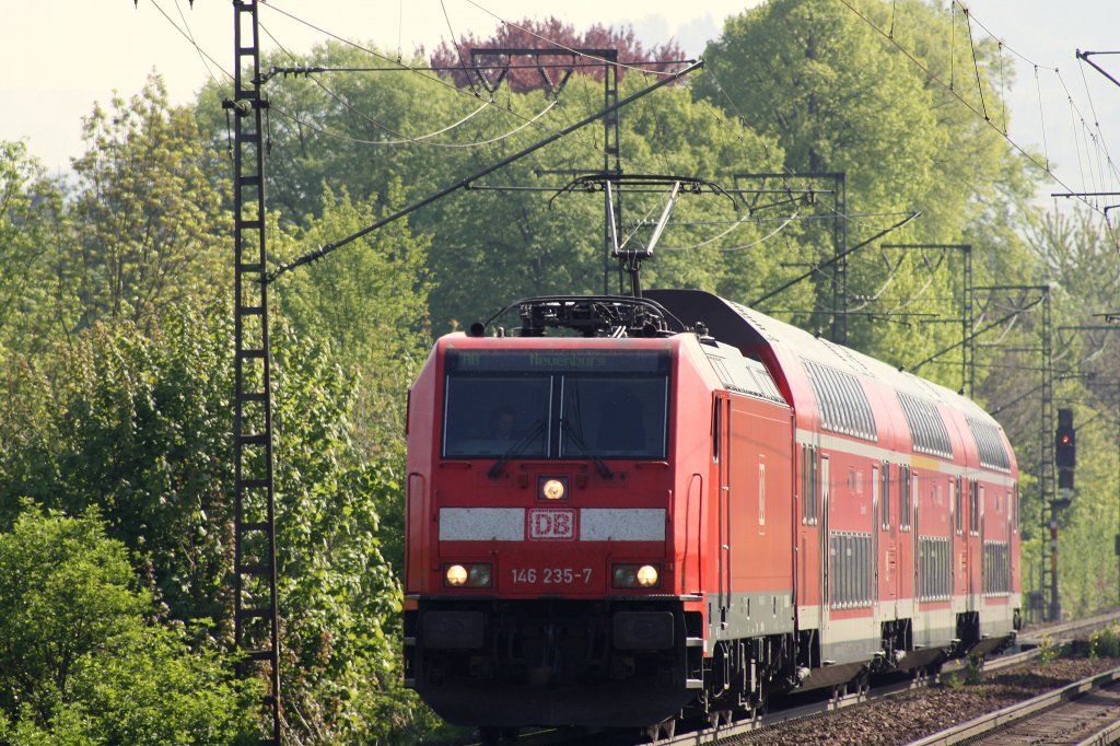 146 235 - 7 zieht den RB nach Neuenburg Baden.Kurz hinter Offenburg. 18.04.2011