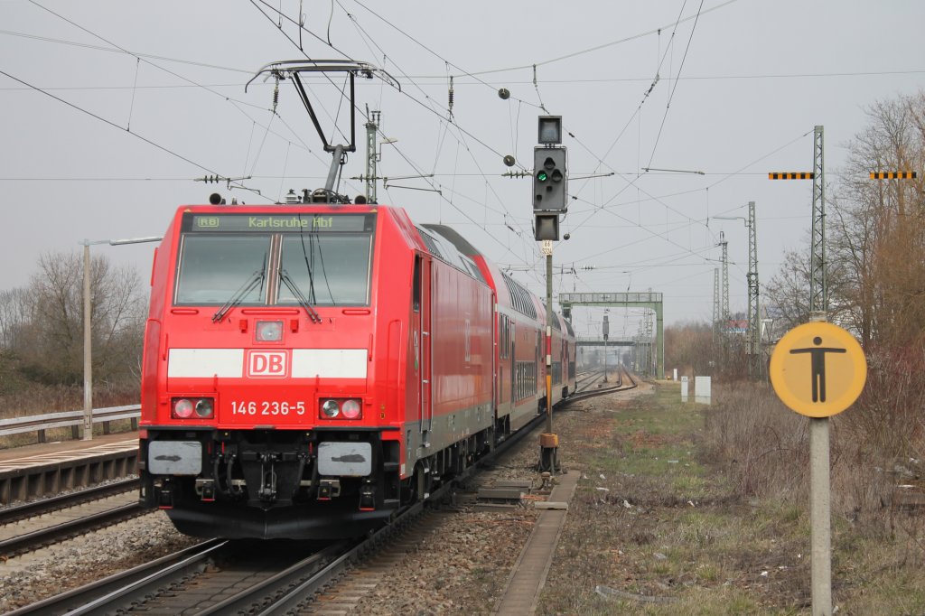 146 236-5  Triberg  am 05.04.2013 mit einer RB von Neuenburg (Baden) nach Karlsruhe Hbf. Hier bei der Durchfahrt Orschweiers. 146 236 ist die erste 146.2 vom Bw Freiburg, die eine Hauptuntersuchung mit Ceromol Lackauffrischung bekommen hat. Nun lautet ihr HU Datum 20.03.2013.