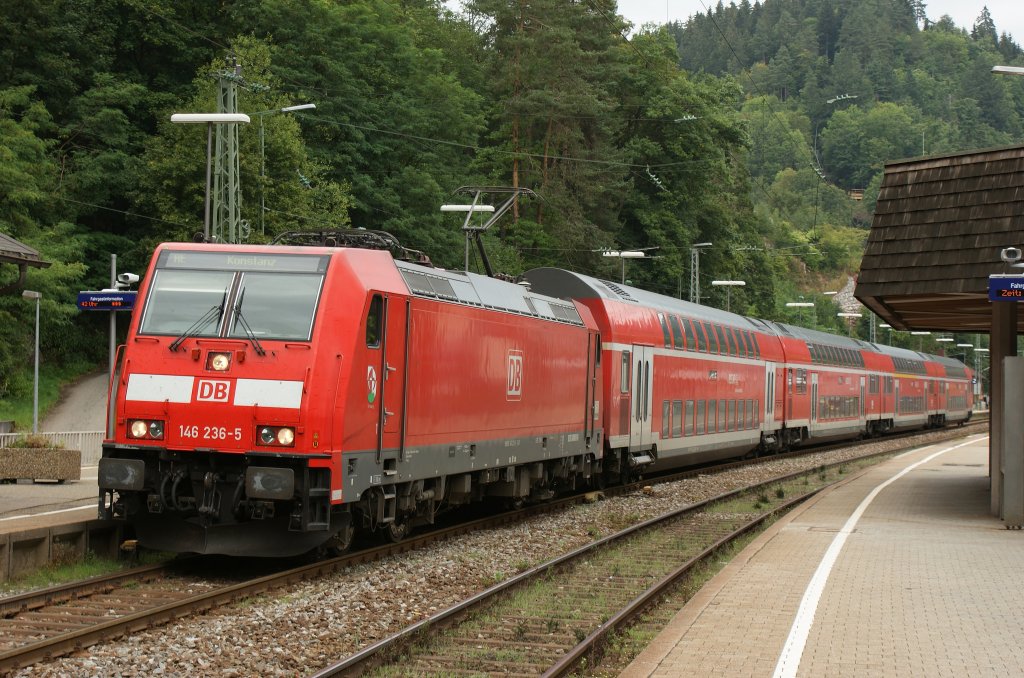146 236-5  Triberg  mit RE nach Konstanz in Triberg am 03.09.2011