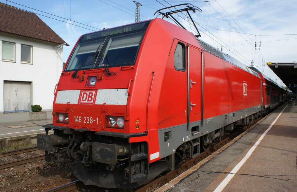 146 238-1 mit einen RE nach Karlsruhe in Villingen am 14.08.2011
