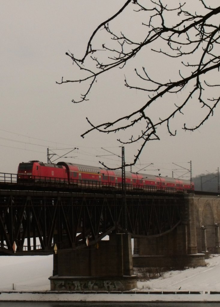 146 240 mit einem RE nach Nrnberg ( Donaubrcke, Regensburg Prfening, 17.02.2010)