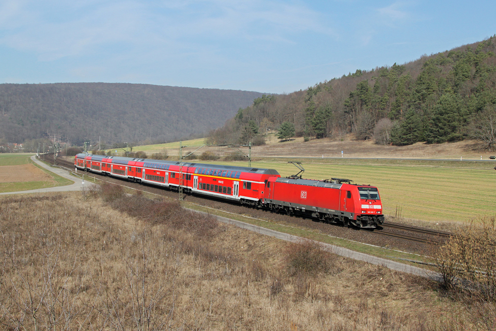 146 240 mit RE 4611 am 17.03.2012 bei Harrbach.