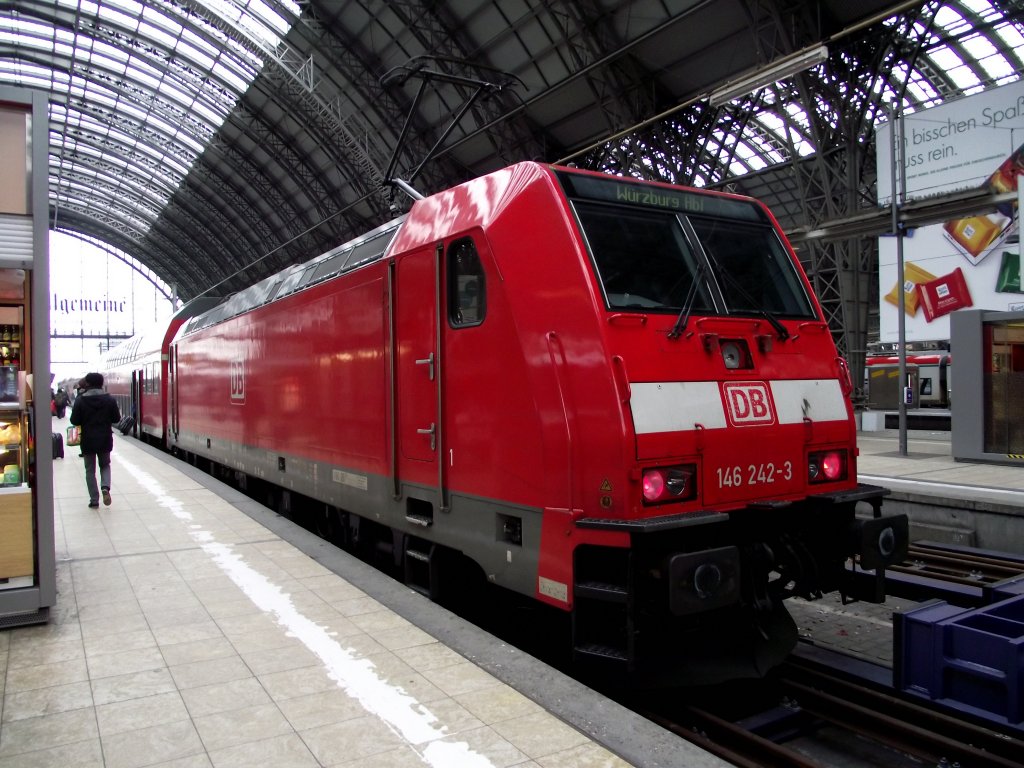146 242-3 steht mit RE nach Wrzburg am 03.03.13 in Frankfurt am Main Hbf 