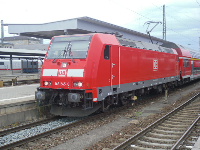 146 245 als RE nach Frankfurt(Main)Hbf in Nrnberg Hbf. 18.6.2011.