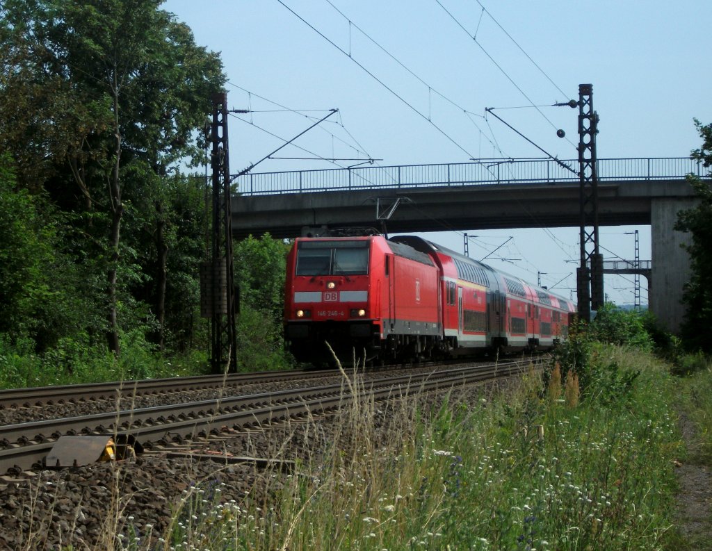 146 246 ist am 12.Juli 2011 mit dem RE 4616 nach Frankfurt(M)Hbf bei Thngersheim unterwegs.