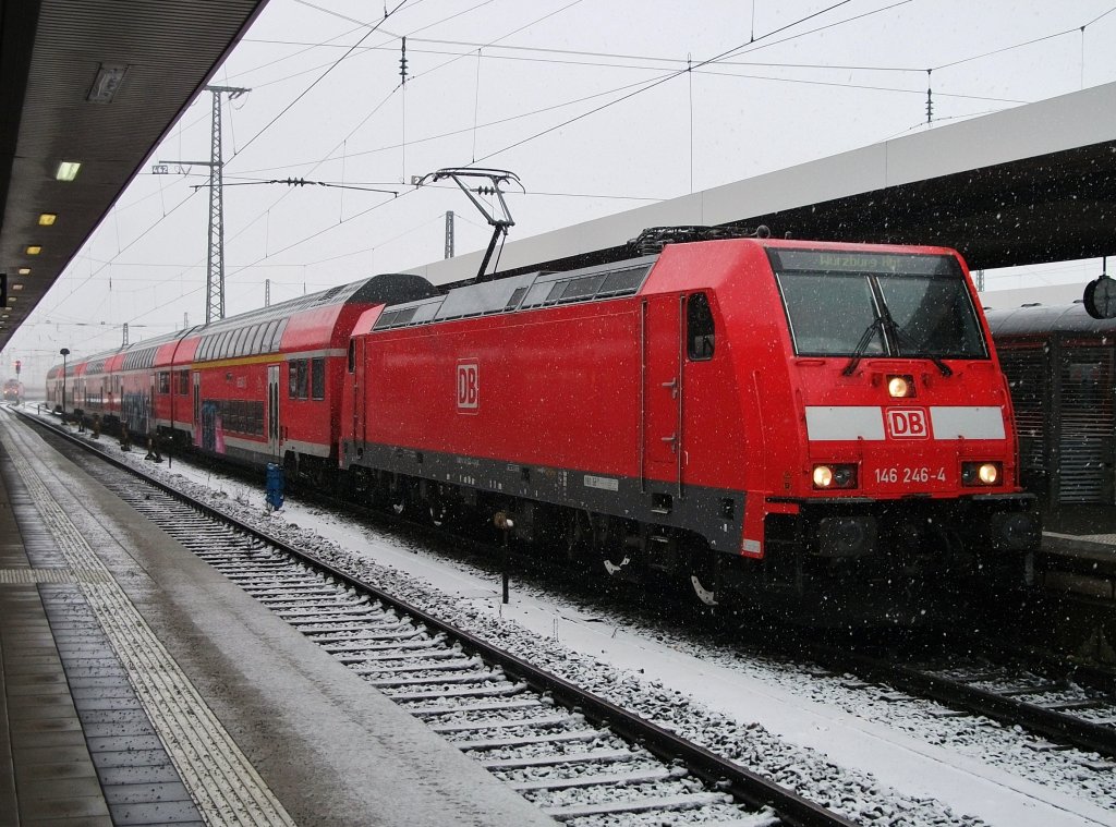 146 246 steht am 21.Januar 2012 mit dem RE 4786 nach Wrzburg Hbf im Nrnberger Hbf.