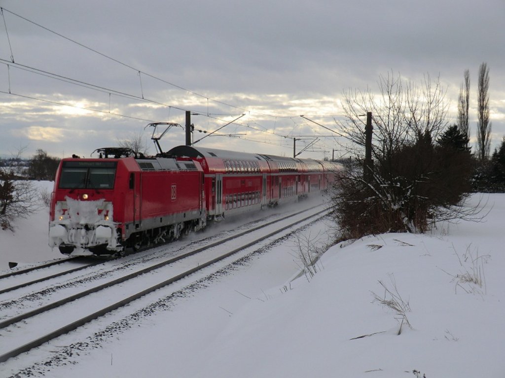 146 2xx am 19.12.10 mit dem RE 19042 Singen (Htw) - Stuttgart Hbf bei Gufelden. 