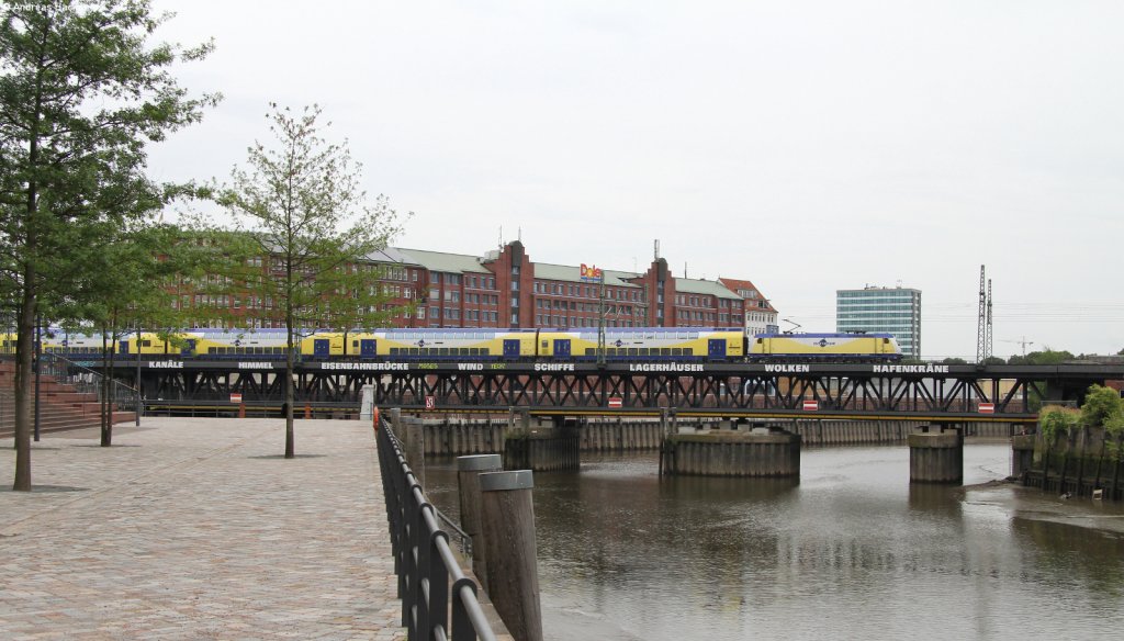 146 5** mit dem MEr81918 (Hamburg Hbf-Bremen Hbf) auf der Oberhafenbrcke 5.8.12