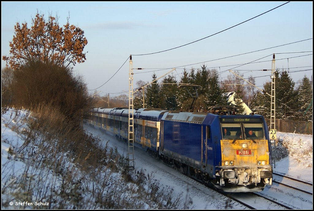 146 519 mit dem Inter Connex aus Warnemnde nach Leipzig am 04.12.10 kurz hinter Papendorf.